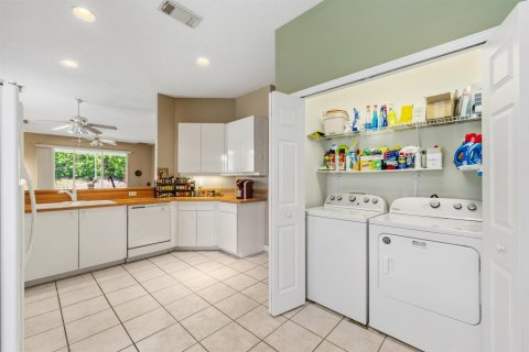 House in Port St. Lucie, Florida 2 bedrooms, 124.49 sq.m. № 2262715 - photo 9