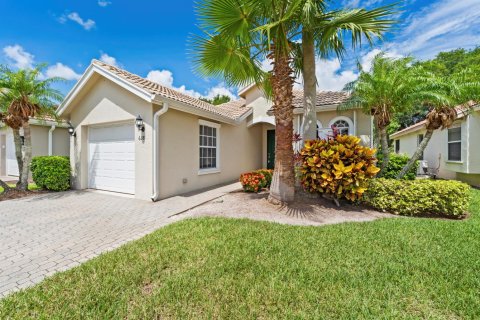 House in Port St. Lucie, Florida 2 bedrooms, 124.49 sq.m. № 2262715 - photo 2