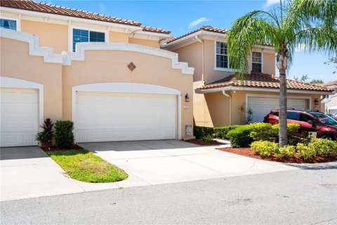 Adosado en Saint Petersburg, Florida 3 dormitorios, 211.91 m2 № 2218888