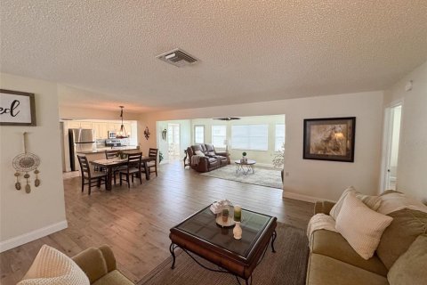 Casa en venta en New Port Richey, Florida, 2 dormitorios, 159.23 m2 № 1791159 - foto 4