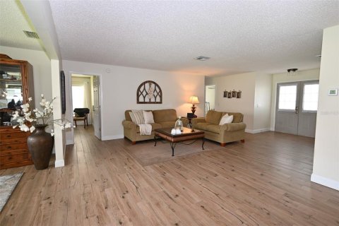 Casa en venta en New Port Richey, Florida, 2 dormitorios, 159.23 m2 № 1791159 - foto 8