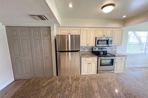 Casa en venta en New Port Richey, Florida, 2 dormitorios, 159.23 m2 № 1791159 - foto 18