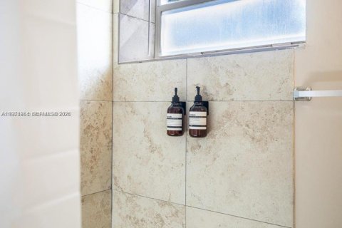 Снять в аренду квартиру в Форт-Лодердейл, Флорида 2 спальни, 55.74м2, № 2041344 - фото 16