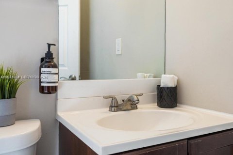 Снять в аренду квартиру в Форт-Лодердейл, Флорида 2 спальни, 55.74м2, № 2041344 - фото 15