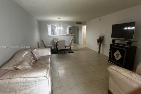 Condo in Margate, Florida, 2 bedrooms  № 2040879 - photo 16