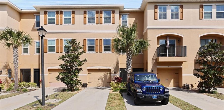Townhouse in New Port Richey, Florida 2 bedrooms, 140.19 sq.m. № 1723215