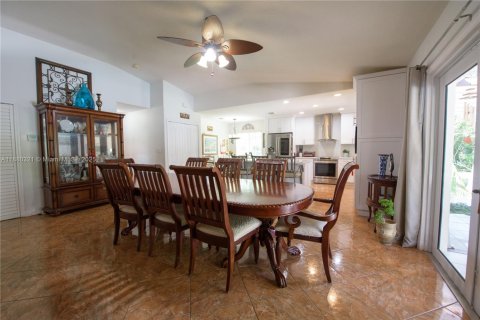 House in Homestead, Florida 4 bedrooms, 217.48 sq.m. № 2016988 - photo 9