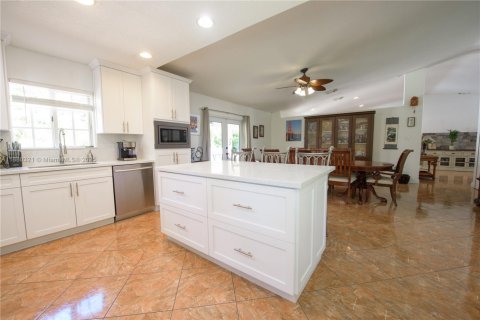 House in Homestead, Florida 4 bedrooms, 217.48 sq.m. № 2016988 - photo 14