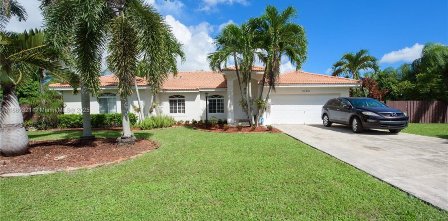 House in Homestead, Florida 4 bedrooms, 217.48 sq.m. № 2016988