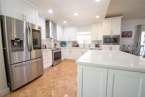 House in Homestead, Florida 4 bedrooms, 217.48 sq.m. № 2016988 - photo 13