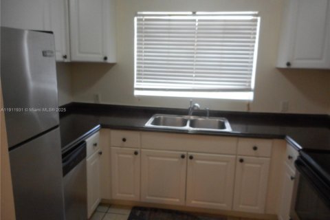 Casa en alquiler en Surfside, Florida, 2 dormitorios, 144.18 m2 № 2013497 - foto 10