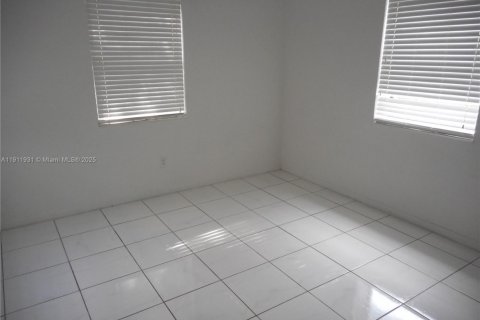 Casa en alquiler en Surfside, Florida, 2 dormitorios, 144.18 m2 № 2013497 - foto 17