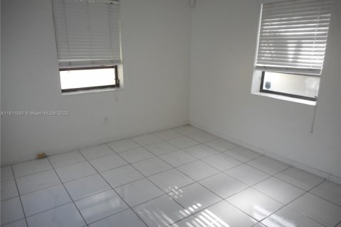 Casa en alquiler en Surfside, Florida, 2 dormitorios, 144.18 m2 № 2013497 - foto 15