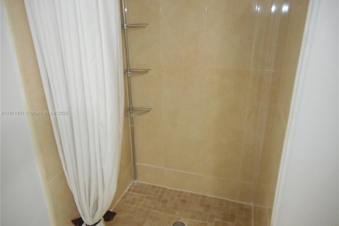 Casa en alquiler en Surfside, Florida, 2 dormitorios, 144.18 m2 № 2013497 - foto 7