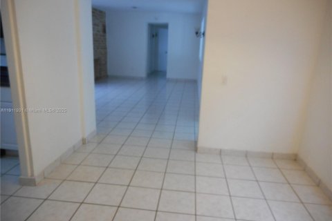 Casa en alquiler en Surfside, Florida, 2 dormitorios, 144.18 m2 № 2013497 - foto 9