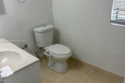 Villa ou maison à louer à Surfside, Floride: 3 chambres, 144.18 m2 № 2013497 - photo 28