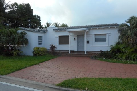 Casa en alquiler en Surfside, Florida, 2 dormitorios, 144.18 m2 № 2013497 - foto 3