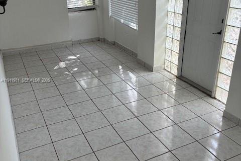 Villa ou maison à louer à Surfside, Floride: 3 chambres, 144.18 m2 № 2013497 - photo 24