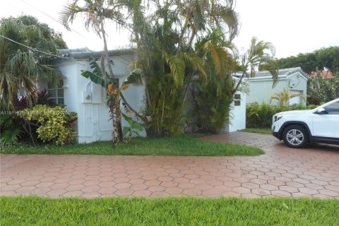 Casa en alquiler en Surfside, Florida, 2 dormitorios, 144.18 m2 № 2013497 - foto 2