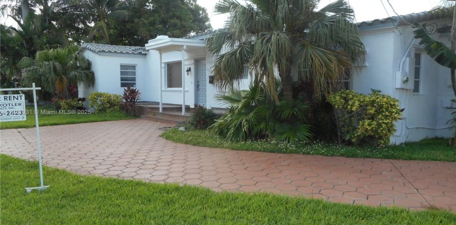 Casa en Surfside, Florida 2 dormitorios, 144.18 m2 № 2013497