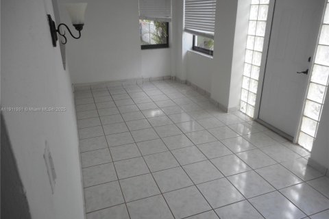 Casa en alquiler en Surfside, Florida, 2 dormitorios, 144.18 m2 № 2013497 - foto 14