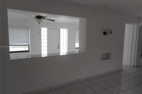 Casa en alquiler en Surfside, Florida, 2 dormitorios, 144.18 m2 № 2013497 - foto 19