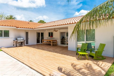 Villa ou maison à louer à Coral Gables, Floride: 4 chambres, 195.65 m2 № 2065047 - photo 2