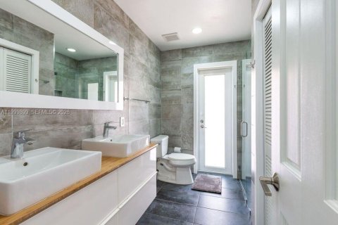 Villa ou maison à louer à Coral Gables, Floride: 4 chambres, 195.65 m2 № 2065047 - photo 24