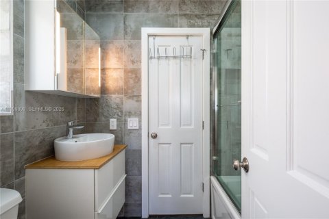 Villa ou maison à louer à Coral Gables, Floride: 4 chambres, 195.65 m2 № 2065047 - photo 30
