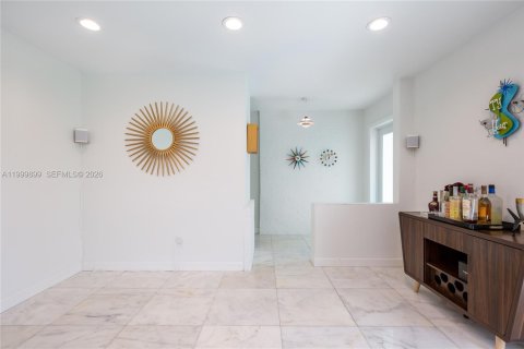 Villa ou maison à louer à Coral Gables, Floride: 4 chambres, 195.65 m2 № 2065047 - photo 10