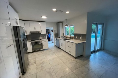 Villa ou maison à louer à Coral Gables, Floride: 4 chambres, 195.65 m2 № 2065047 - photo 15