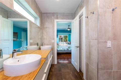 Villa ou maison à louer à Coral Gables, Floride: 4 chambres, 195.65 m2 № 2065047 - photo 26