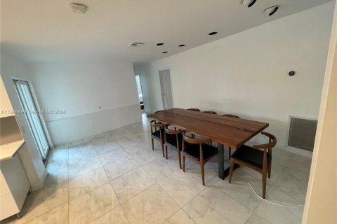 Villa ou maison à louer à Coral Gables, Floride: 4 chambres, 195.65 m2 № 2065047 - photo 19
