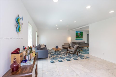 Villa ou maison à louer à Coral Gables, Floride: 4 chambres, 195.65 m2 № 2065047 - photo 11