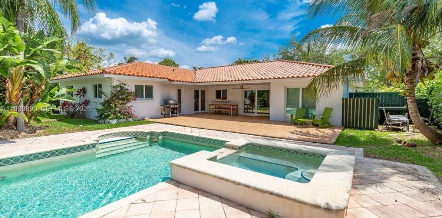 Villa ou maison à Coral Gables, Floride 4 chambres, 195.65 m2 № 2065047