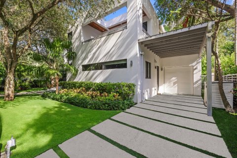 House in Miami, Florida 5 bedrooms, 368.08 sq.m. № 1988114 - photo 19