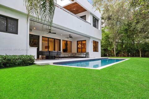 House in Miami, Florida 5 bedrooms, 368.08 sq.m. № 1988114 - photo 21