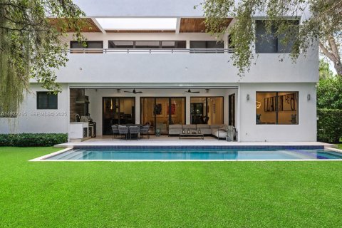 House in Miami, Florida 5 bedrooms, 368.08 sq.m. № 1988114 - photo 1