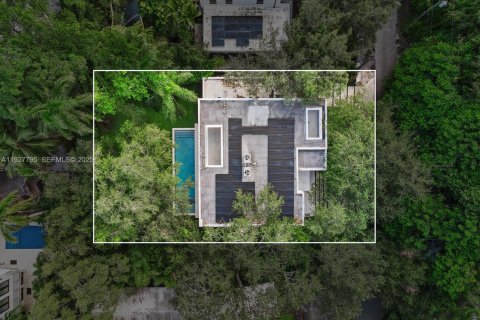 House in Miami, Florida 5 bedrooms, 368.08 sq.m. № 1988114 - photo 17