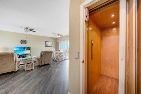 Townhouse in Rotonda, Florida 3 bedrooms, 186.18 sq.m. № 1909605 - photo 10
