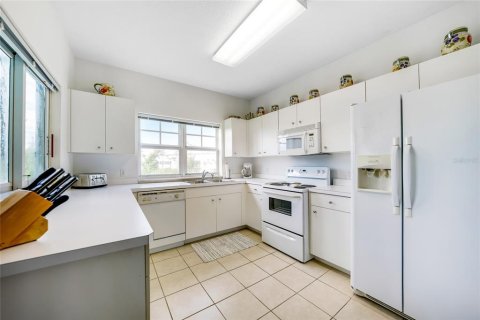 Townhouse in Rotonda, Florida 3 bedrooms, 186.18 sq.m. № 1909605 - photo 15
