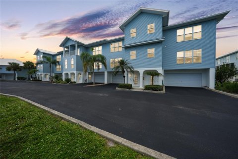 Townhouse in Rotonda, Florida 3 bedrooms, 186.18 sq.m. № 1909605 - photo 1