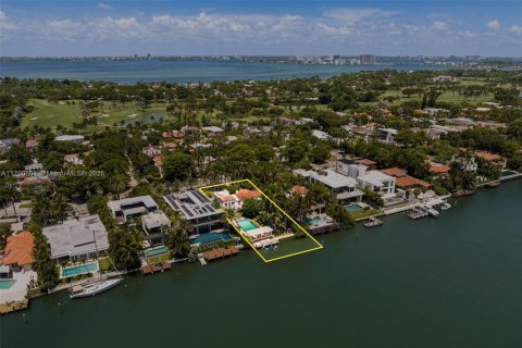 House in Miami Beach, Florida 6 bedrooms, 421.31 sq.m. № 1697499 - photo 27