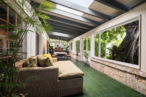 House in Miami Beach, Florida 6 bedrooms, 421.31 sq.m. № 1697499 - photo 19