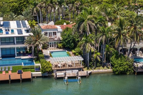 House in Miami Beach, Florida 6 bedrooms, 421.31 sq.m. № 1697499 - photo 8