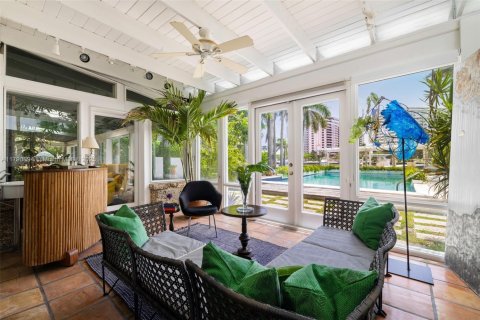 House in Miami Beach, Florida 6 bedrooms, 421.31 sq.m. № 1697499 - photo 4