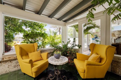 House in Miami Beach, Florida 6 bedrooms, 421.31 sq.m. № 1697499 - photo 15