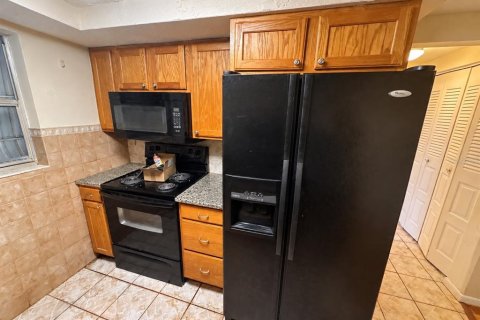 House in Port Richey, Florida 3 bedrooms, 148.74 sq.m. № 2391454 - photo 5