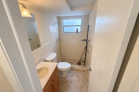 House in Port Richey, Florida 3 bedrooms, 148.74 sq.m. № 2391454 - photo 24