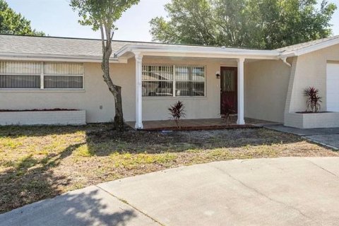 House in Port Richey, Florida 3 bedrooms, 148.74 sq.m. № 2391454